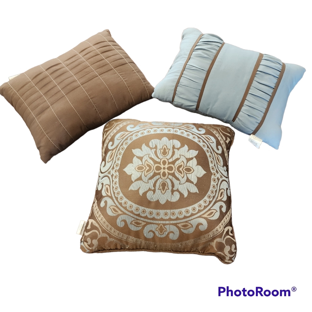 Small accent pillows